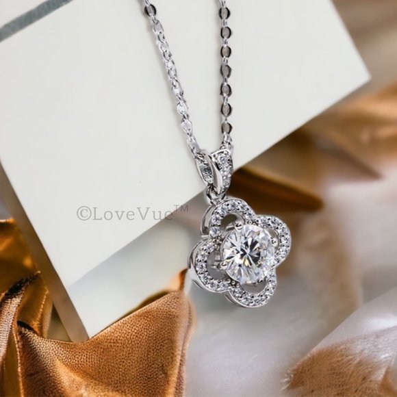 Certified 1ct. t.w. Diamond Clover Elegant Necklace VVS1 GRA Certified - Picture 4 of 16